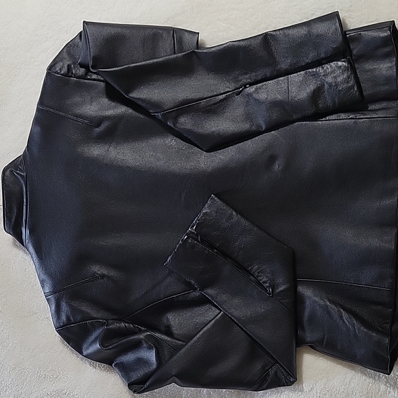 🌸 VINTAGE GENUINE LEATHER JACKET🌸 - Picture 4 of 16